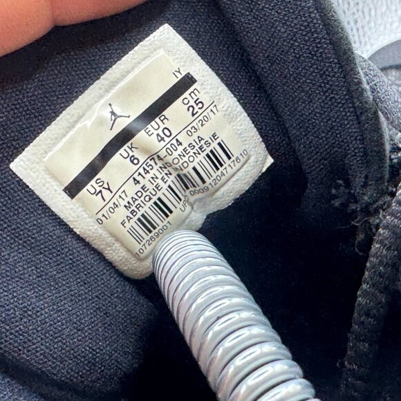 Size 7Y Air Jordan 13 Retro Kids Bred 2017 Black True Red Shoes 414574-004 - Picture 8 of 10